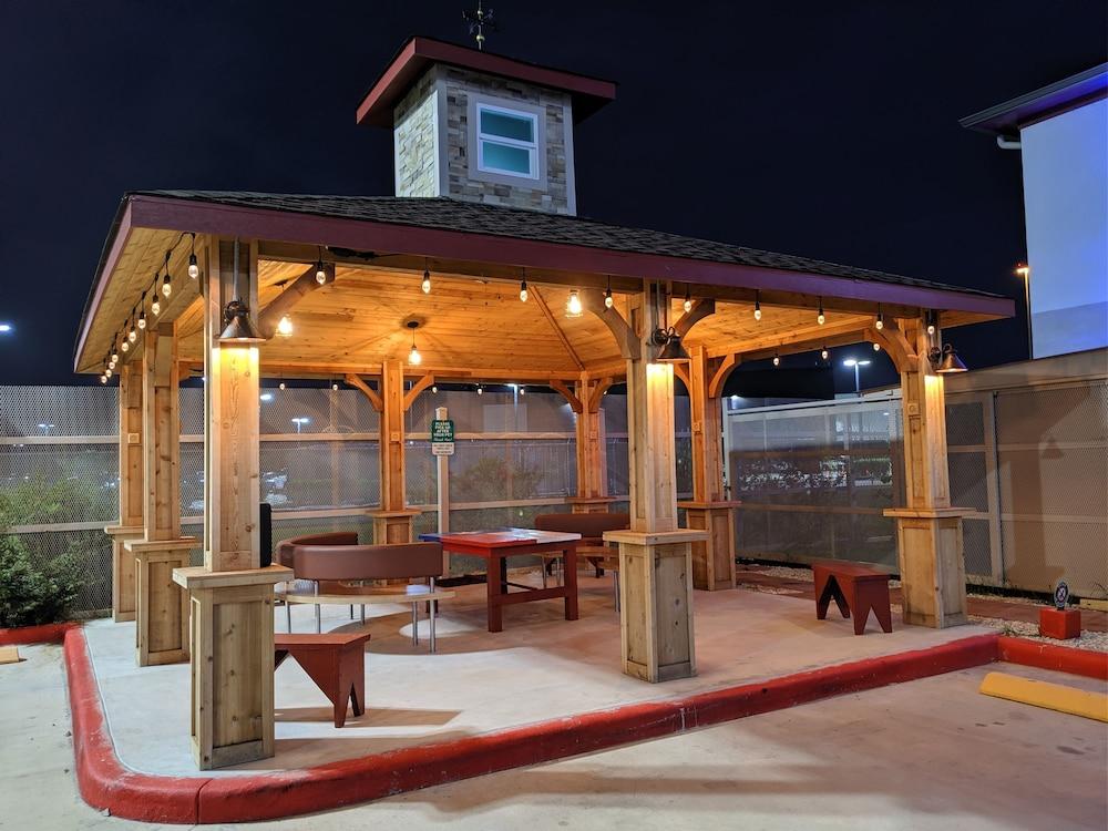 6-houston, Tx - North Hotel