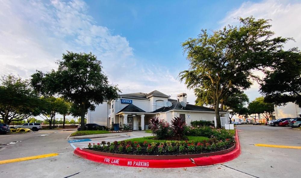 Hotel 6-houston, Tx - Northwest Hwy 290 2*
