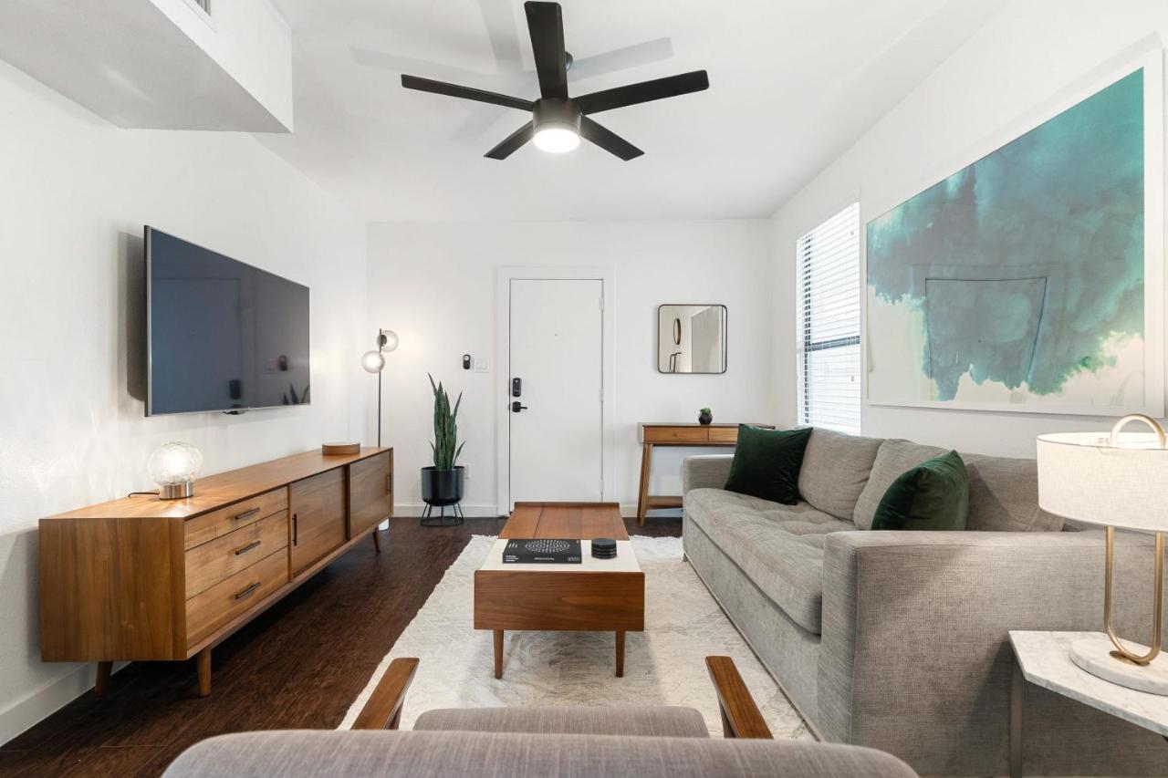 Abode - Montrose Downtown Apartment *