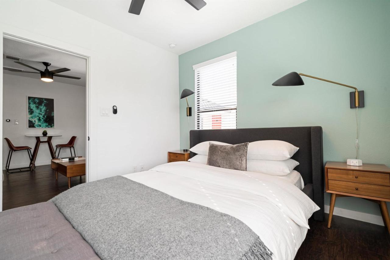 Abode - Montrose Downtown Apartment *