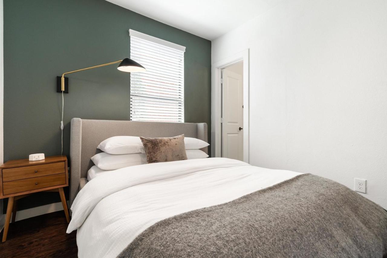 Abode - Montrose Downtown Apartment Houston