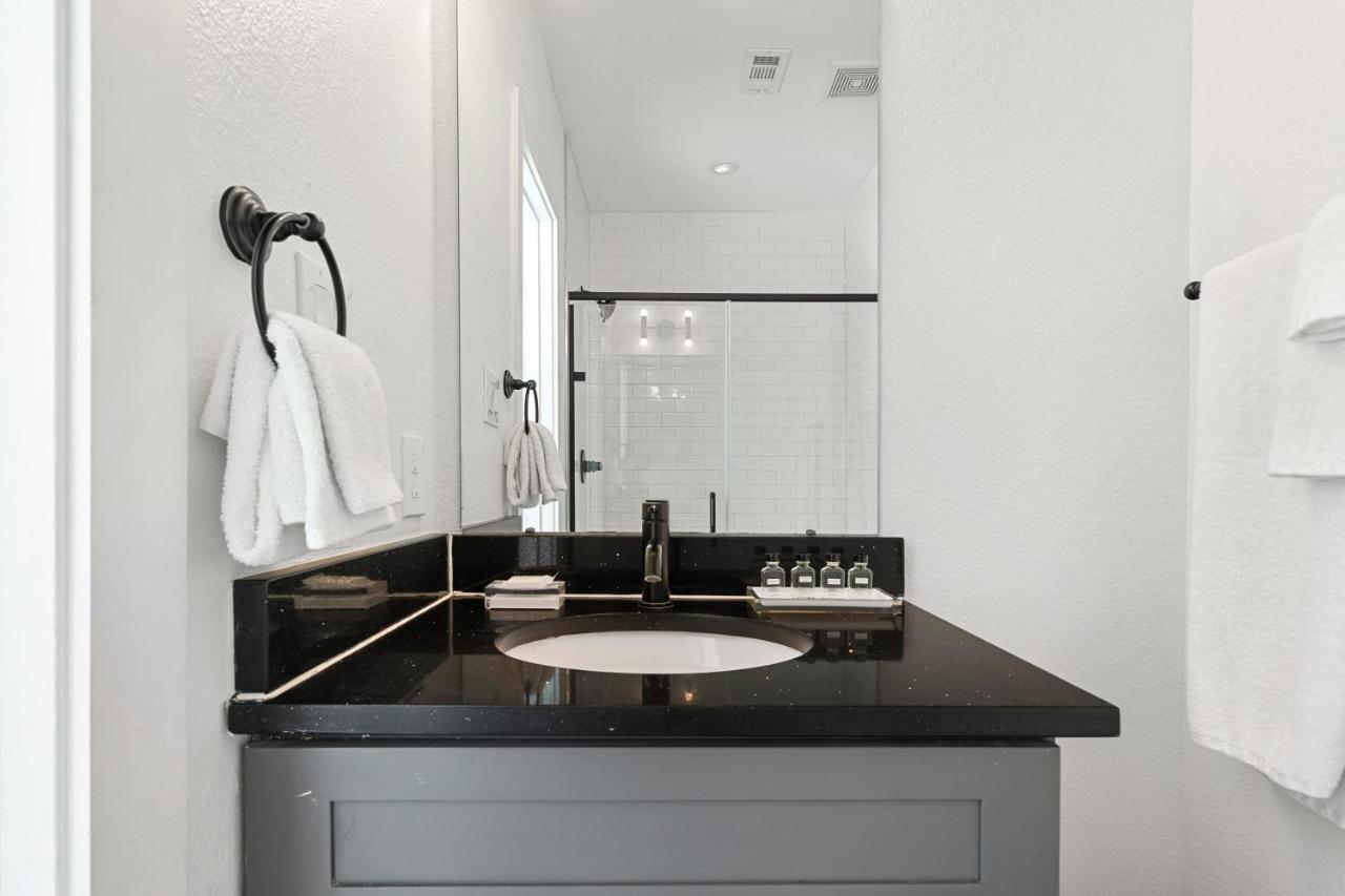 Abode - Montrose Downtown Apartment Houston