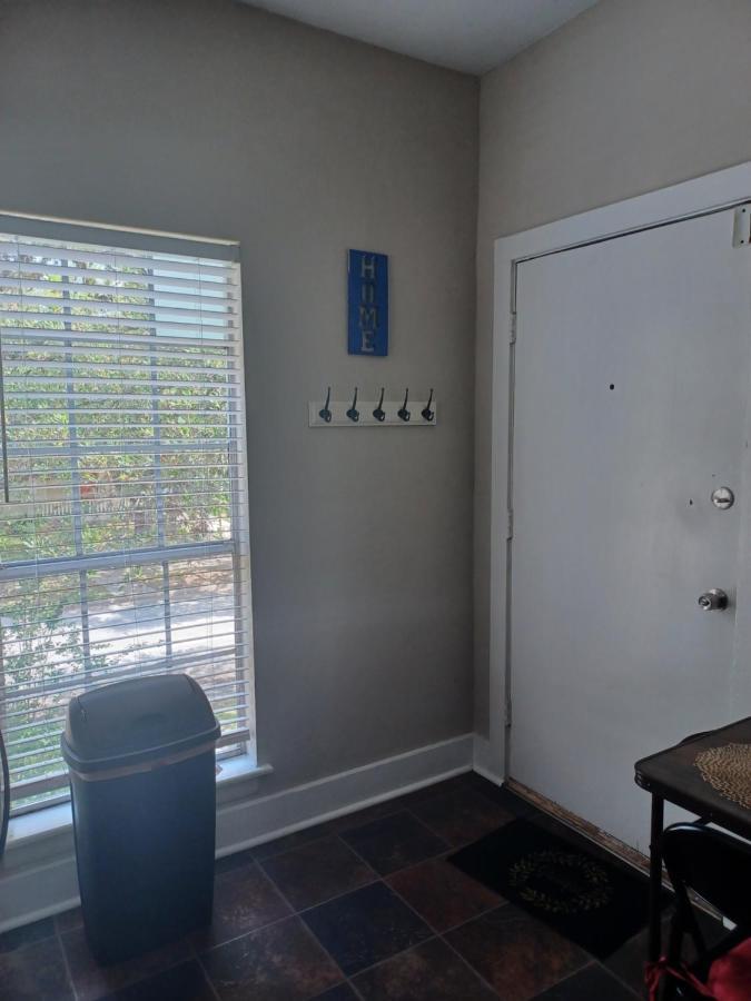 Outstanding Studio Apts Downtown Apartment