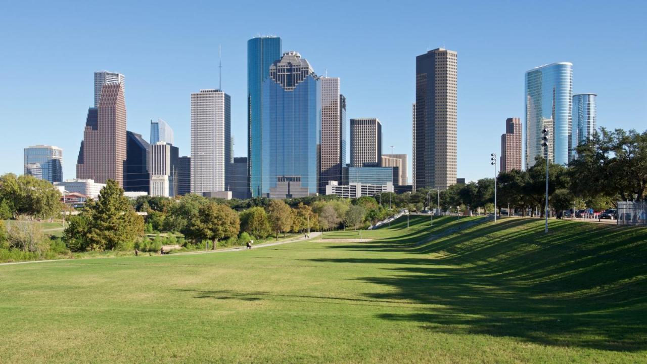 Stylish Escape - Unwind And Explore In The Heart Of Downtown!