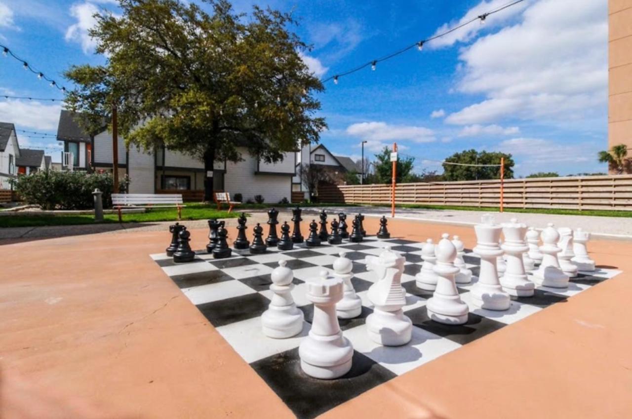 Medical Center 2br Loft With Pool Near Nrg Stadium Houston