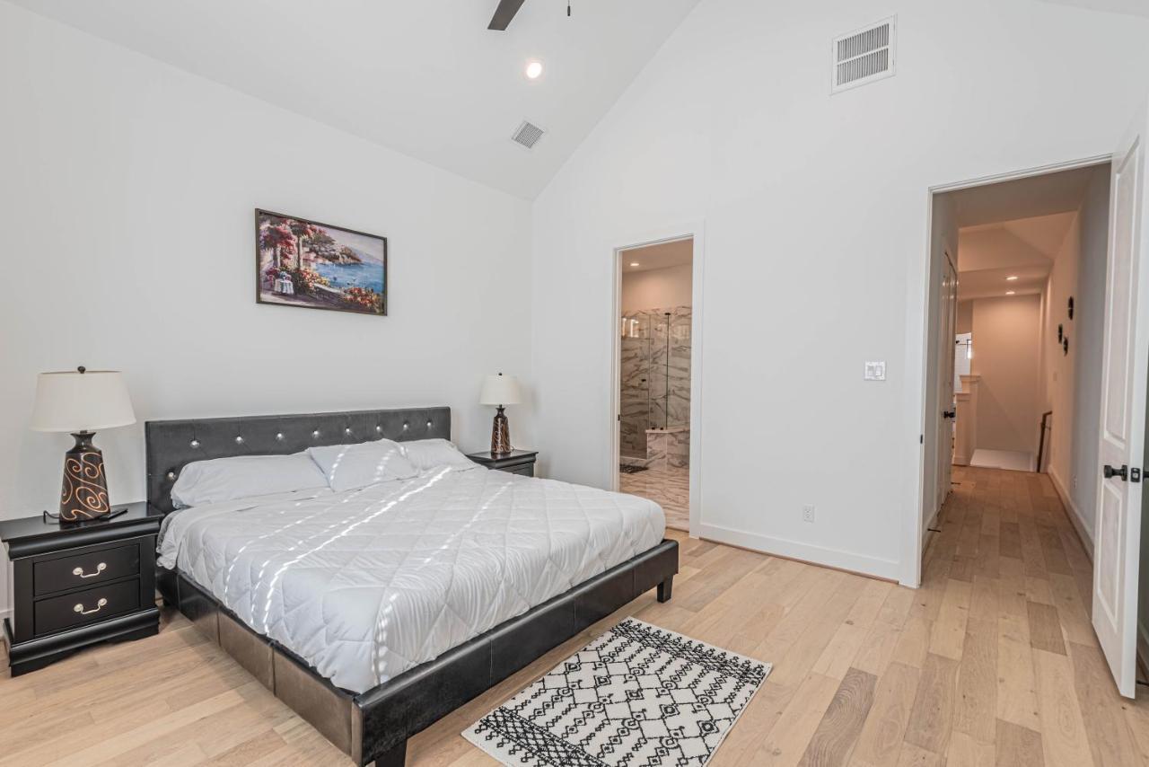 Luxury 3br, Ks Bed Mins Away 4rm Dtown, Med Ctr Holiday home
