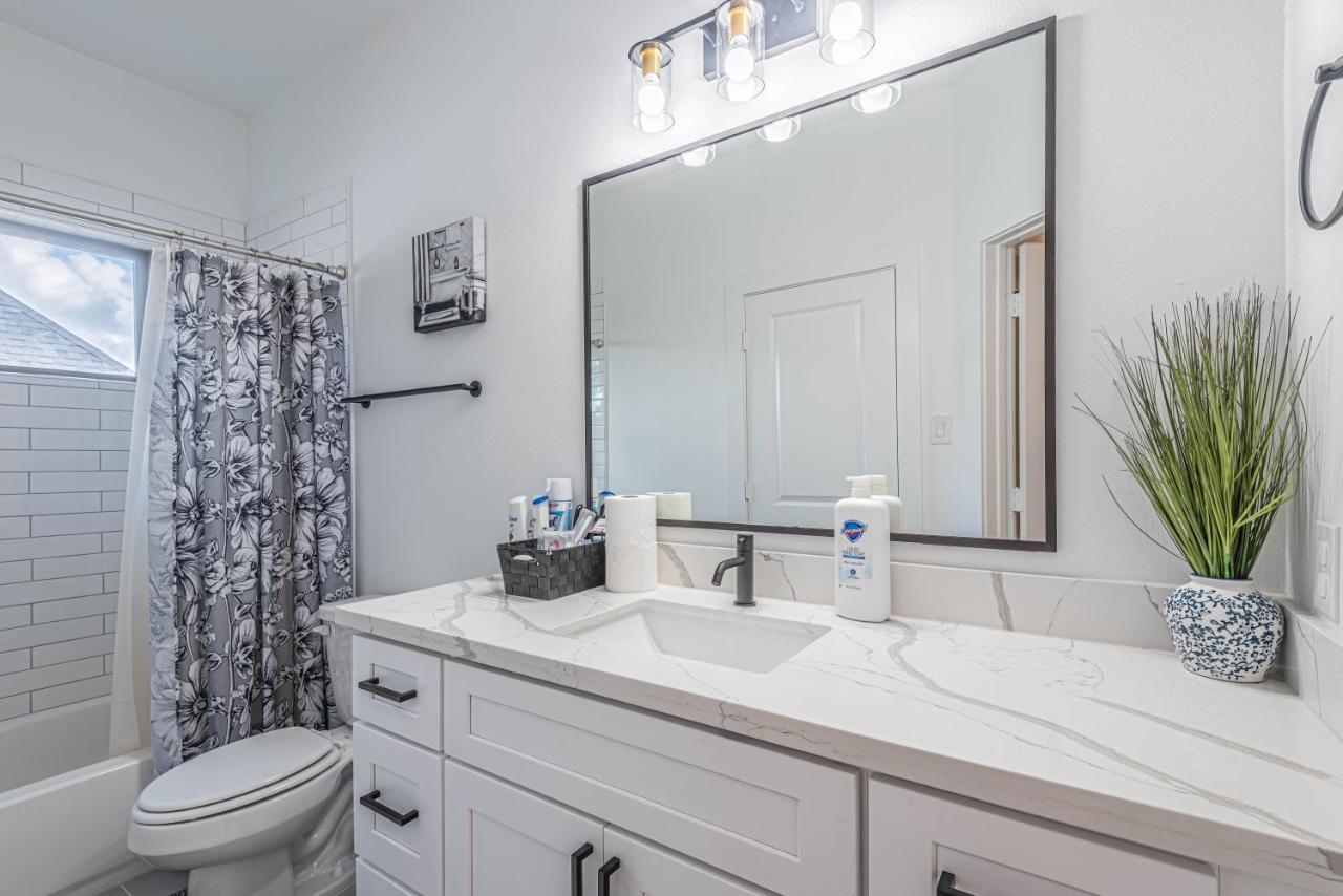 Holiday home Luxury 3br, Ks Bed Mins Away 4rm Dtown, Med Ctr