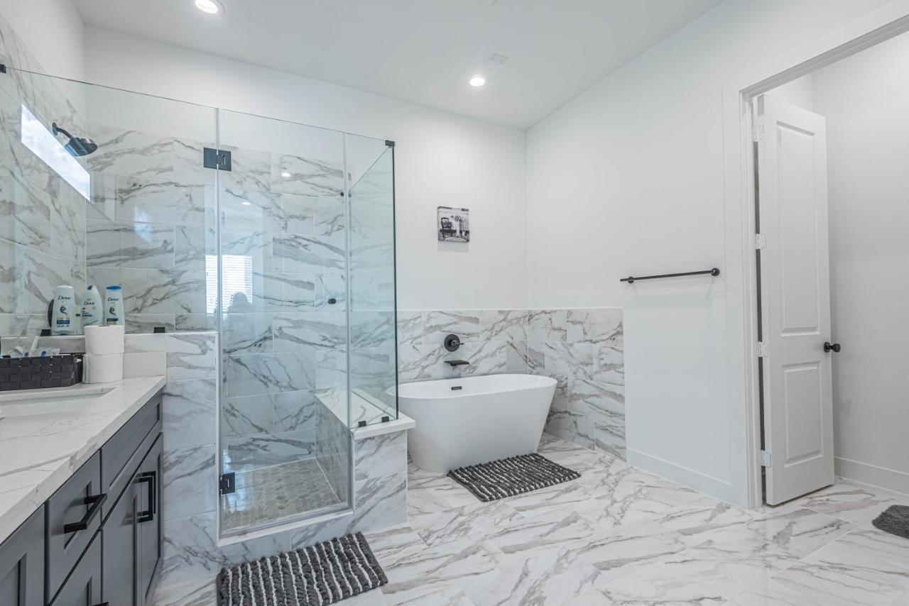 Luxury 3br, Ks Bed Mins Away 4rm Dtown, Med Ctr * Houston