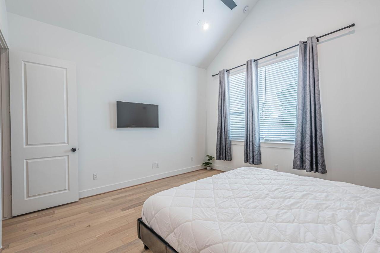 Holiday home Luxury 3br, Ks Bed Mins Away 4rm Dtown, Med Ctr Houston