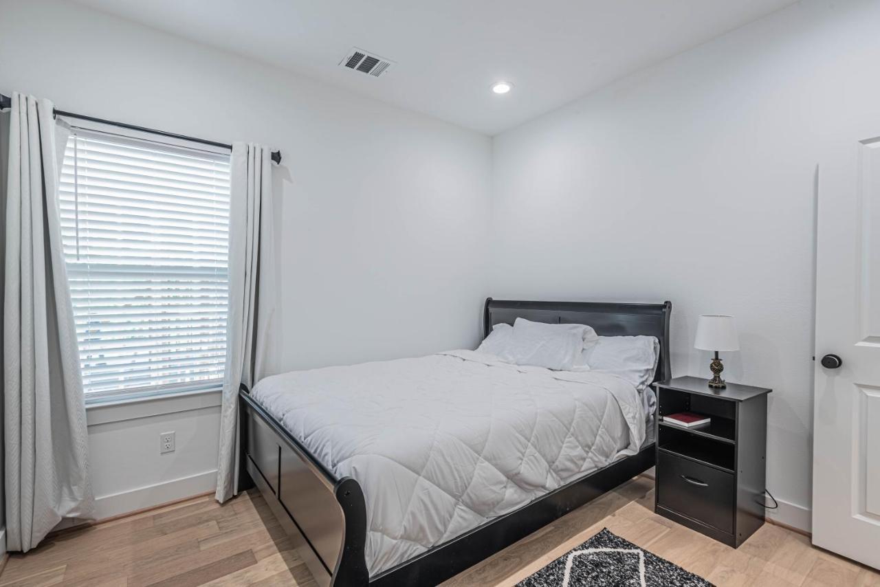 Holiday home Luxury 3br, Ks Bed Mins Away 4rm Dtown, Med Ctr Houston