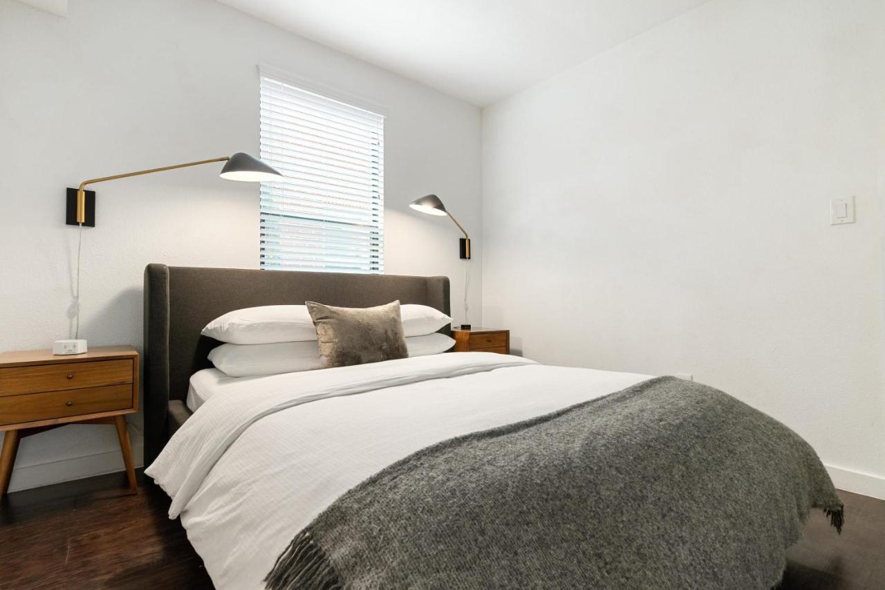 Abode - Montrose Downtown *