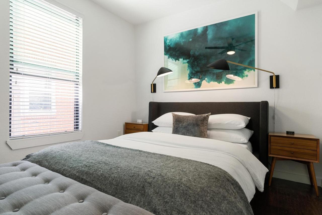 Abode - Montrose Downtown Apartment