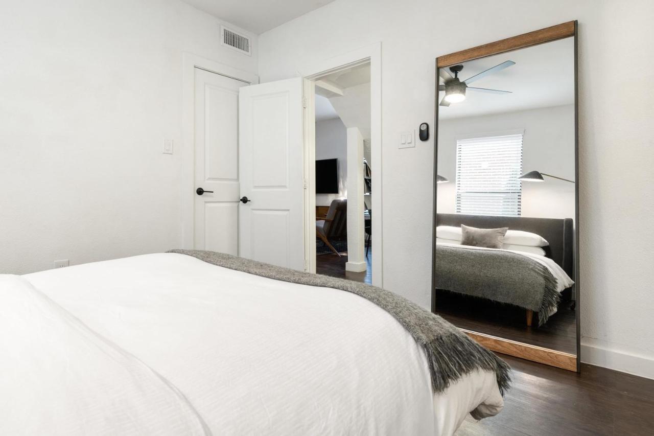 Abode - Montrose Downtown Apartment