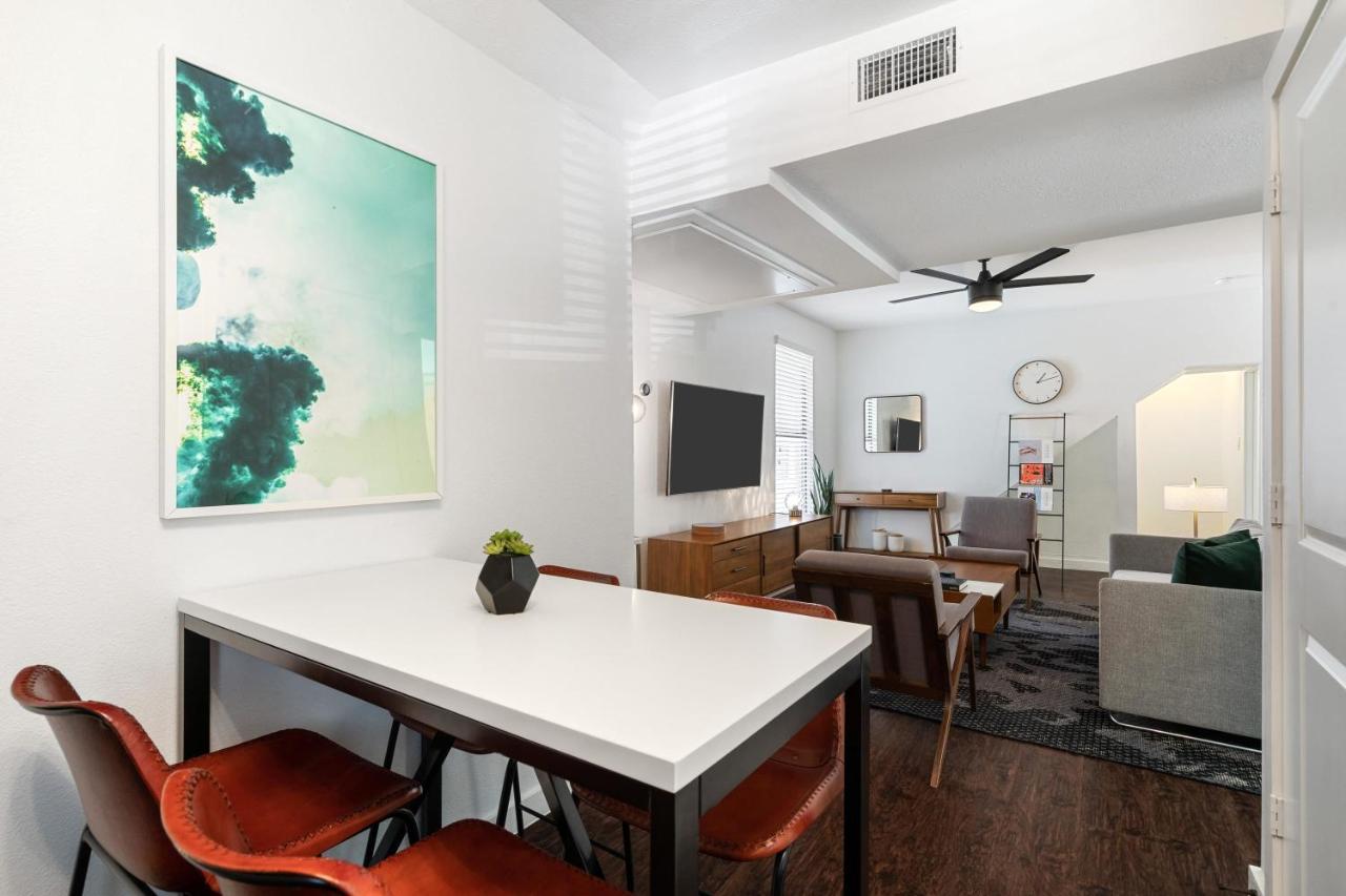 Abode - Montrose Downtown Apartment *
