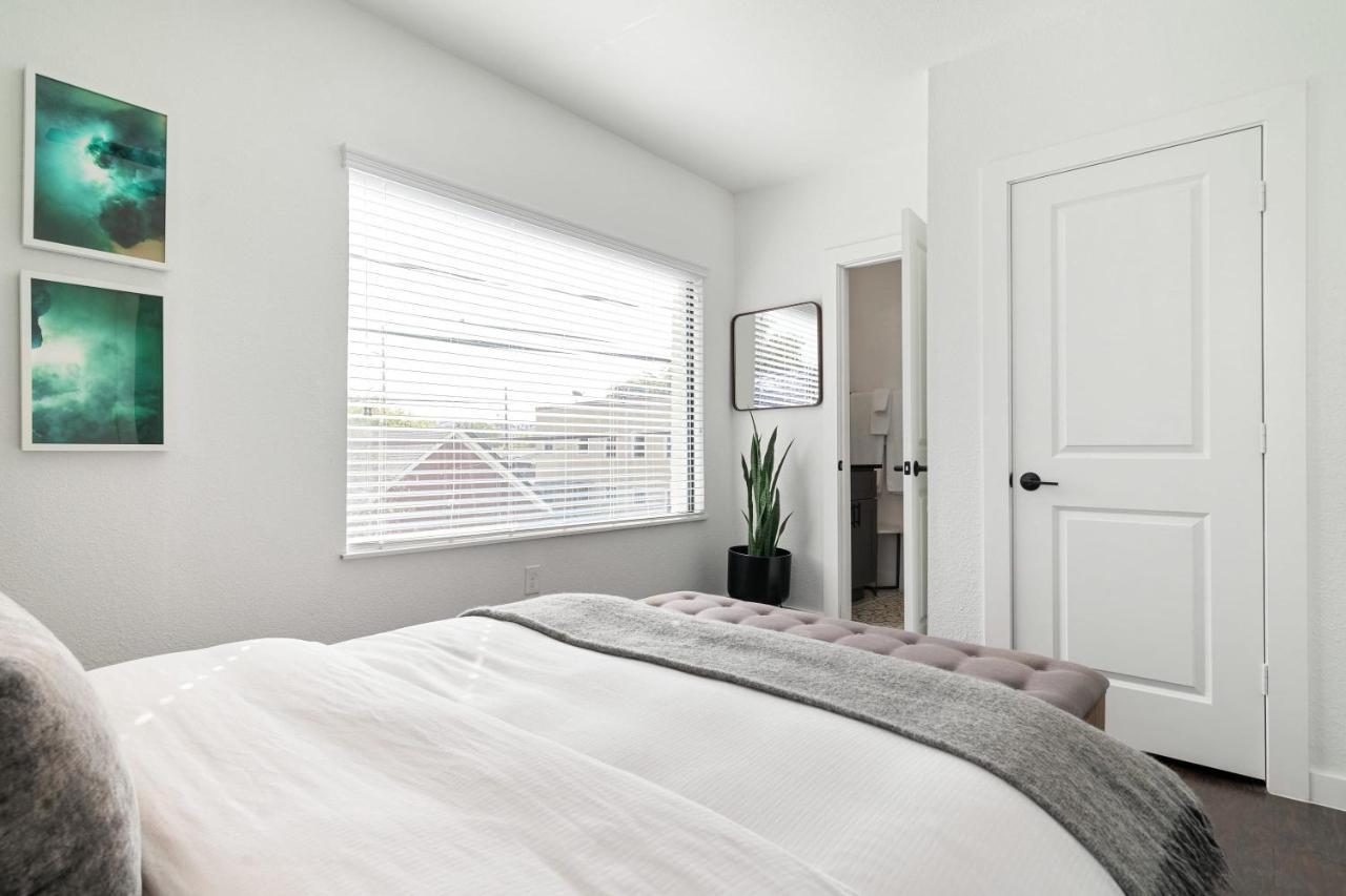 Abode - Montrose Downtown *