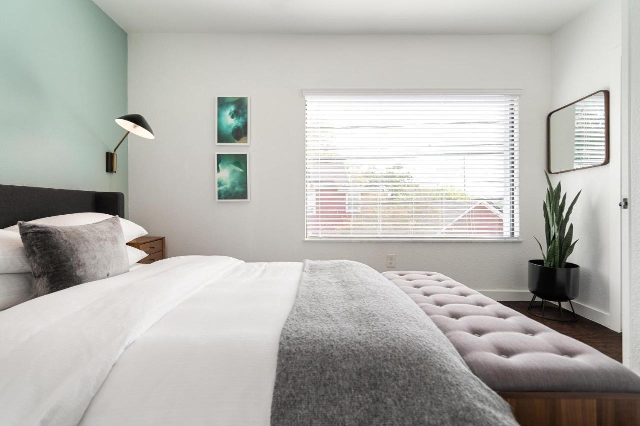 Abode - Montrose Downtown *