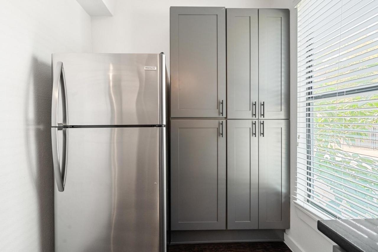 Apartment Abode - Montrose Downtown