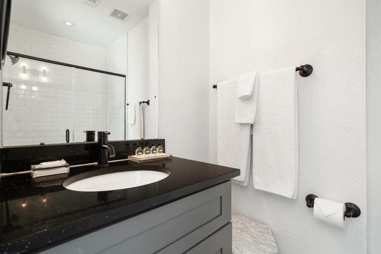 Abode - Montrose Downtown Apartment Houston