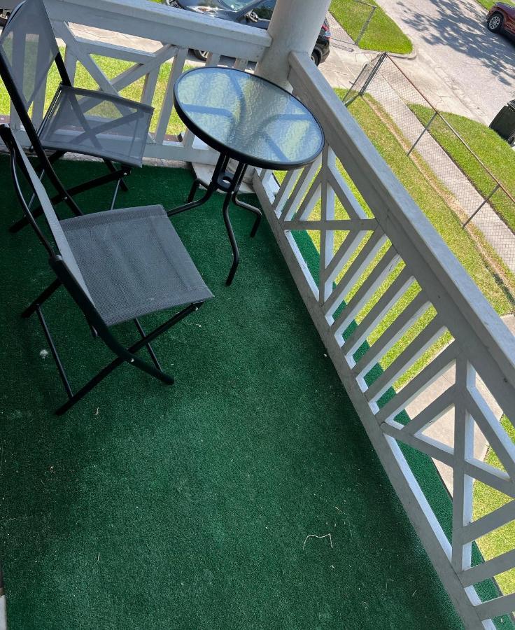 2nd Level Duplex, Downtown Near Toyota Center, Smoking Allowed On Balcony! *