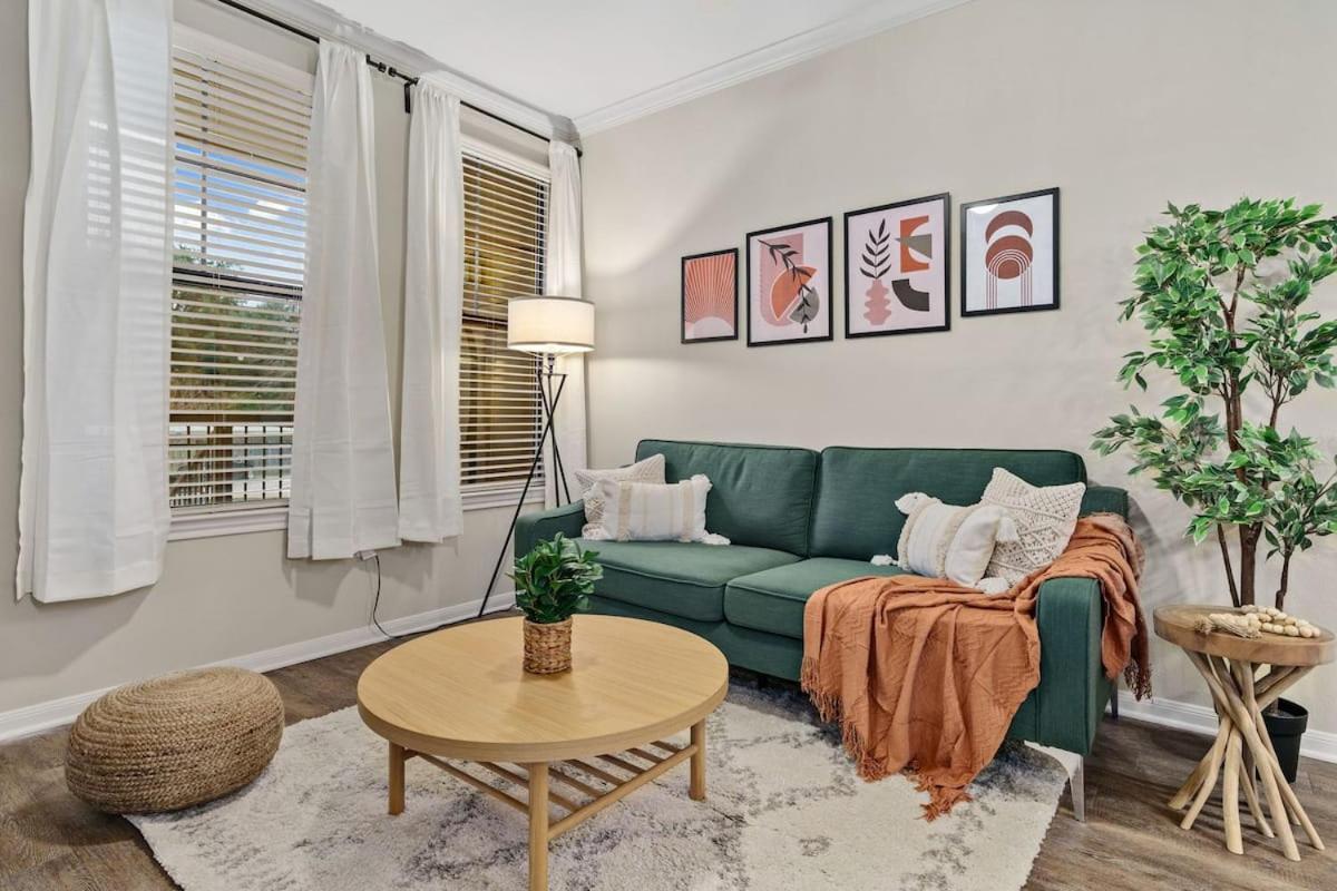 New! King Bed Trendy 1 Bedroom Style W/ Pool Apartment Houston