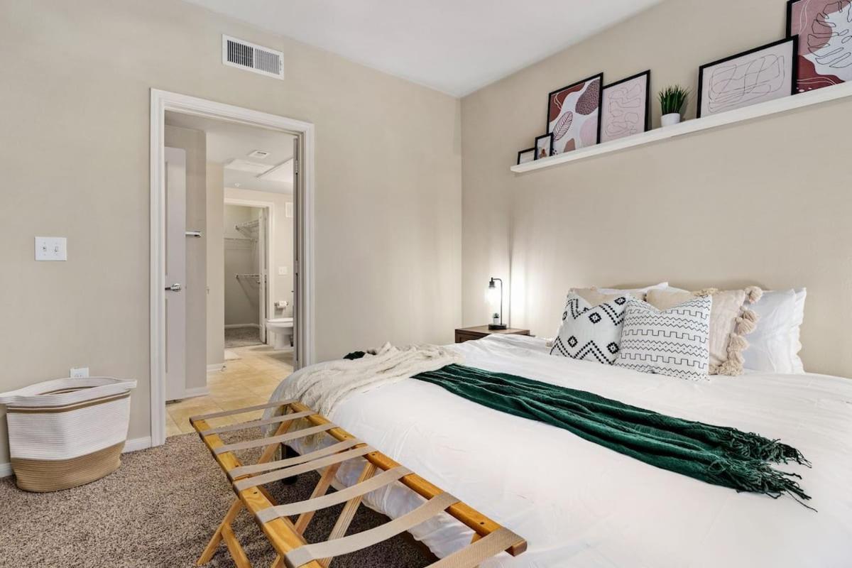 Apartment New! King Bed Trendy 1 Bedroom Style W/ Pool Houston