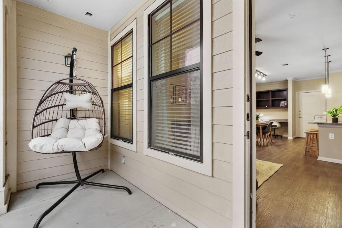 New! King Bed Trendy 1 Bedroom Style W/ Pool Apartment Houston