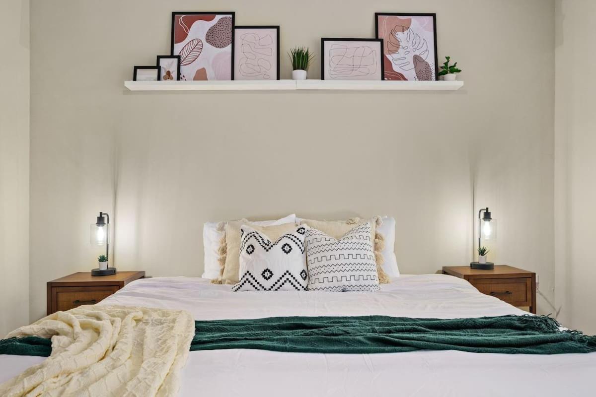 New! King Bed Trendy 1 Bedroom Style W/ Pool *