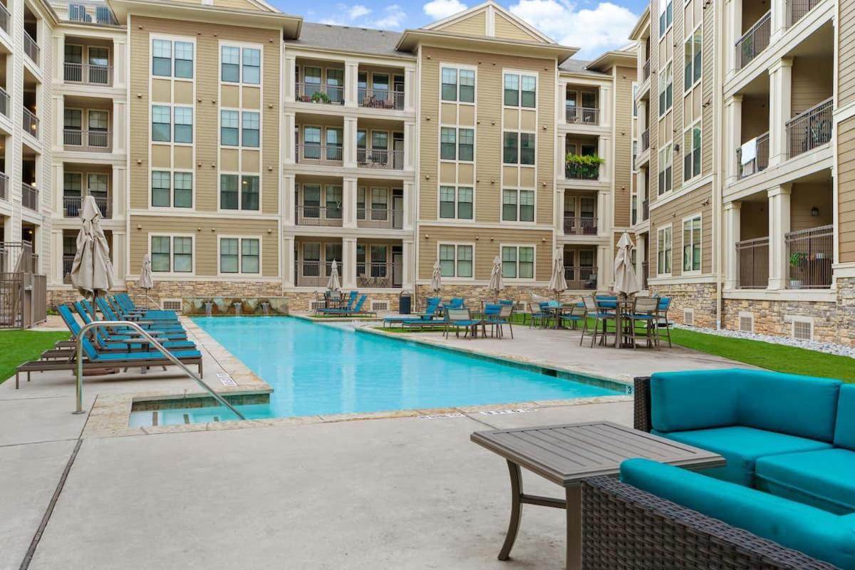 New! King Bed Trendy 1 Bedroom Style W/ Pool *