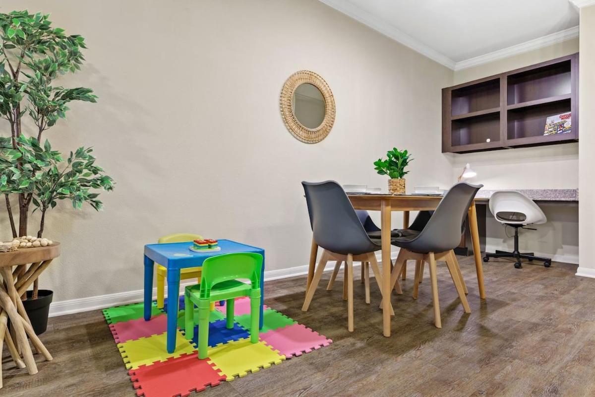 New! King Bed Trendy 1 Bedroom Style W/ Pool * Houston