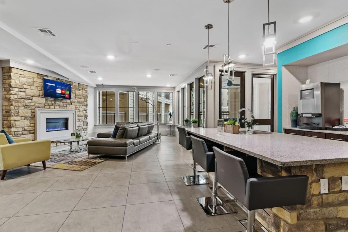 Apartment New! King Bed Trendy 1 Bedroom Style W/ Pool