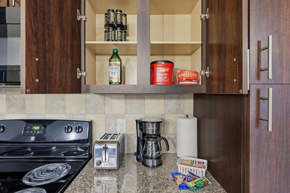 New! King Bed Trendy 1 Bedroom Style W/ Pool * Houston