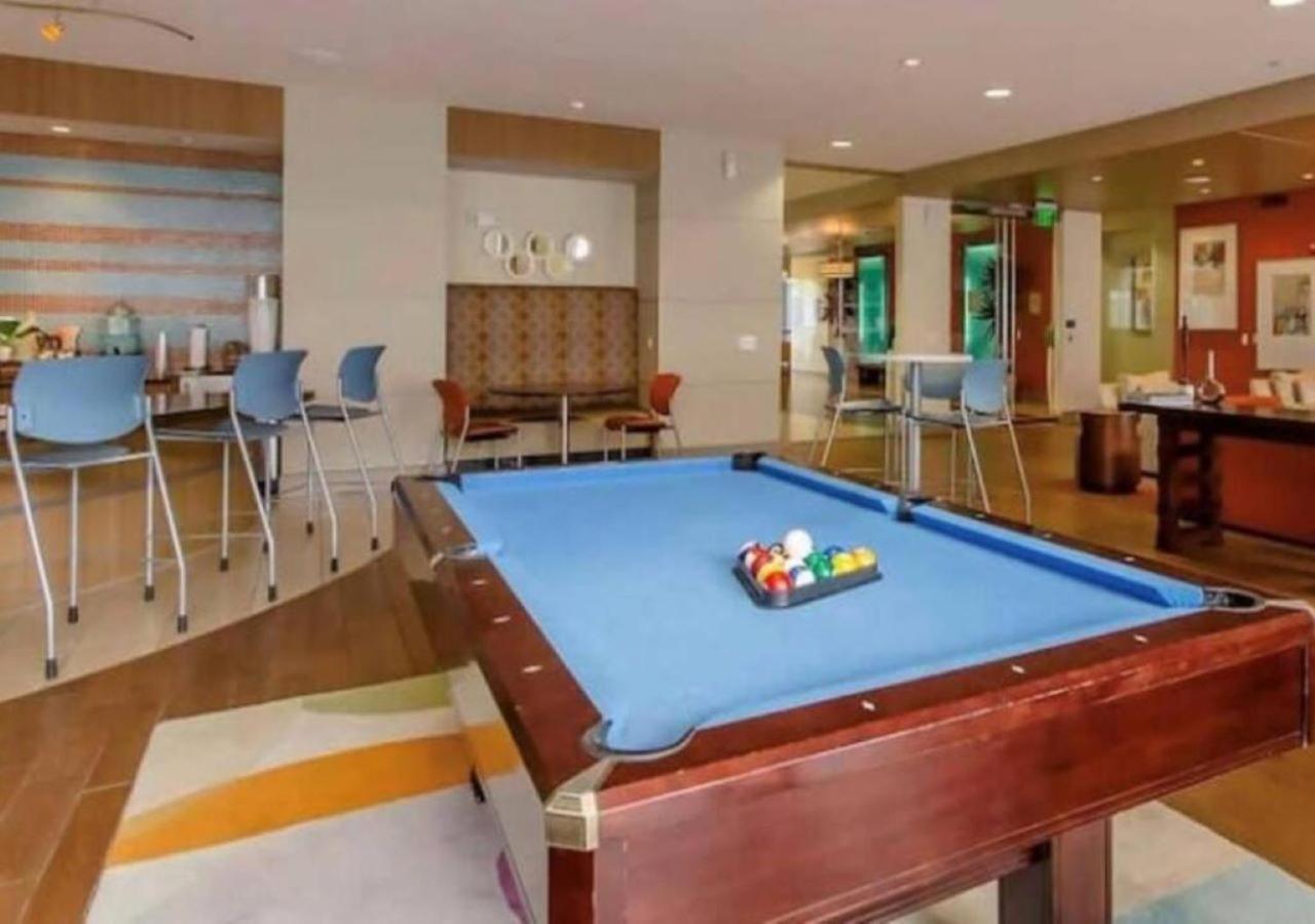 Inviting 2br - Gym, Pool, Biz Center & Free Parking! Walk 2 Nrg Stadium! Near Med Ctr, Galleria, & Rice Village Apartment