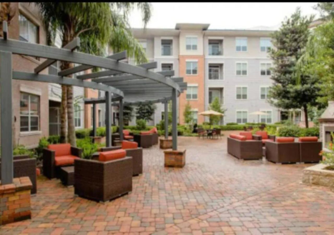 Inviting 2br - Gym, Pool, Biz Center & Free Parking! Walk 2 Nrg Stadium! Near Med Ctr, Galleria, & Rice Village Houston