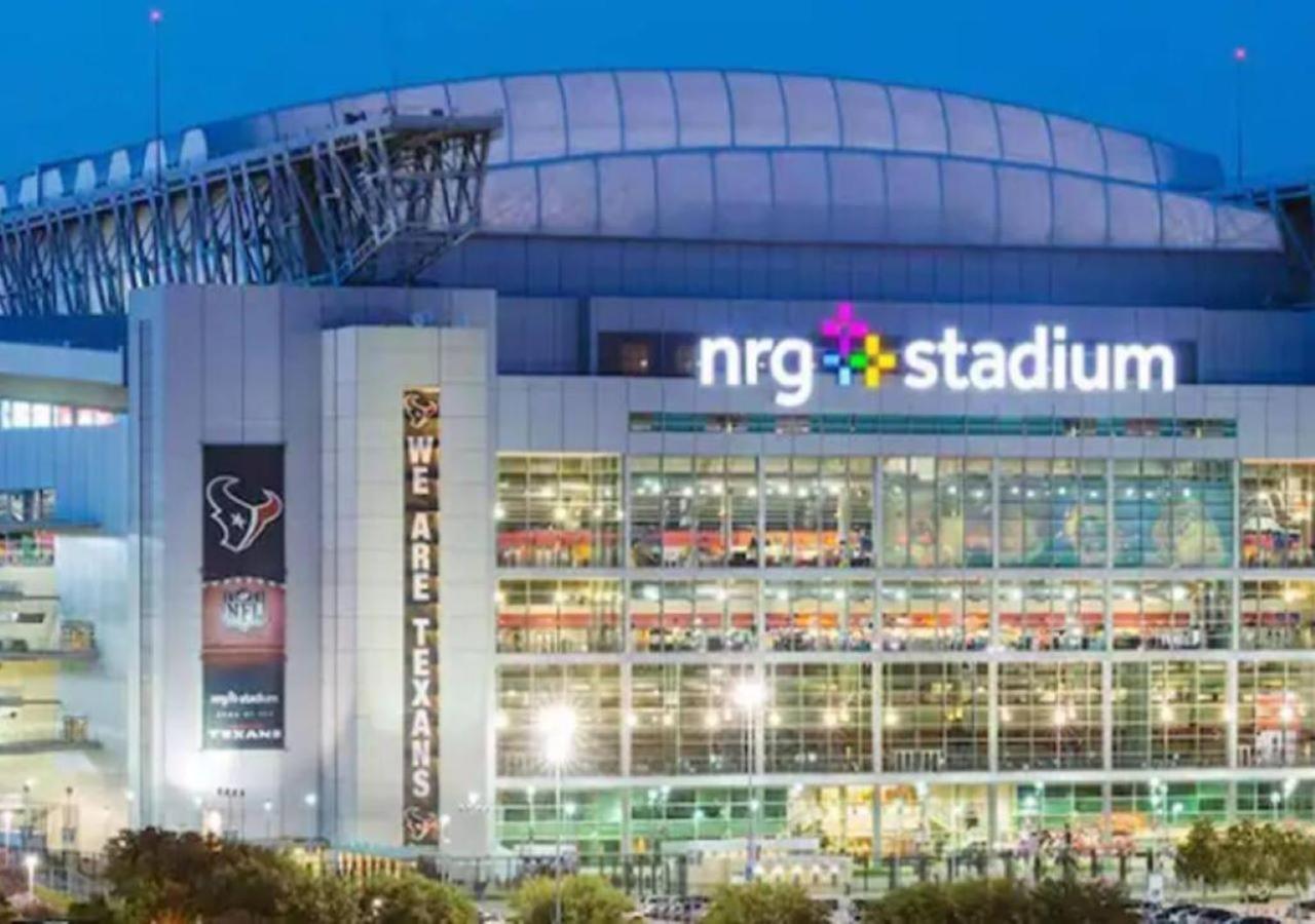 Inviting 2br - Gym, Pool, Biz Center & Free Parking! Walk 2 Nrg Stadium! Near Med Ctr, Galleria, & Rice Village Houston