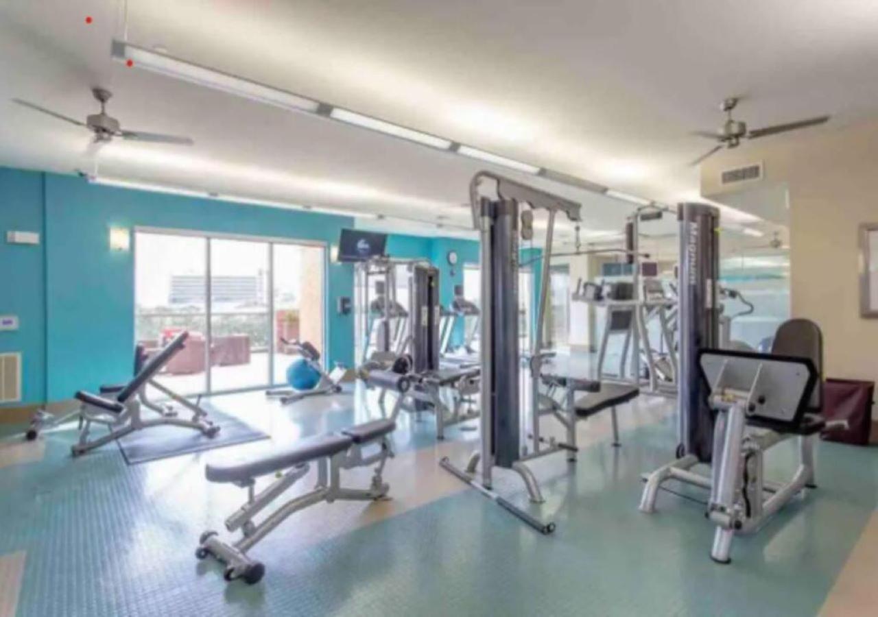 Inviting 2br - Gym, Pool, Biz Center & Free Parking! Walk 2 Nrg Stadium! Near Med Ctr, Galleria, & Rice Village Apartment *