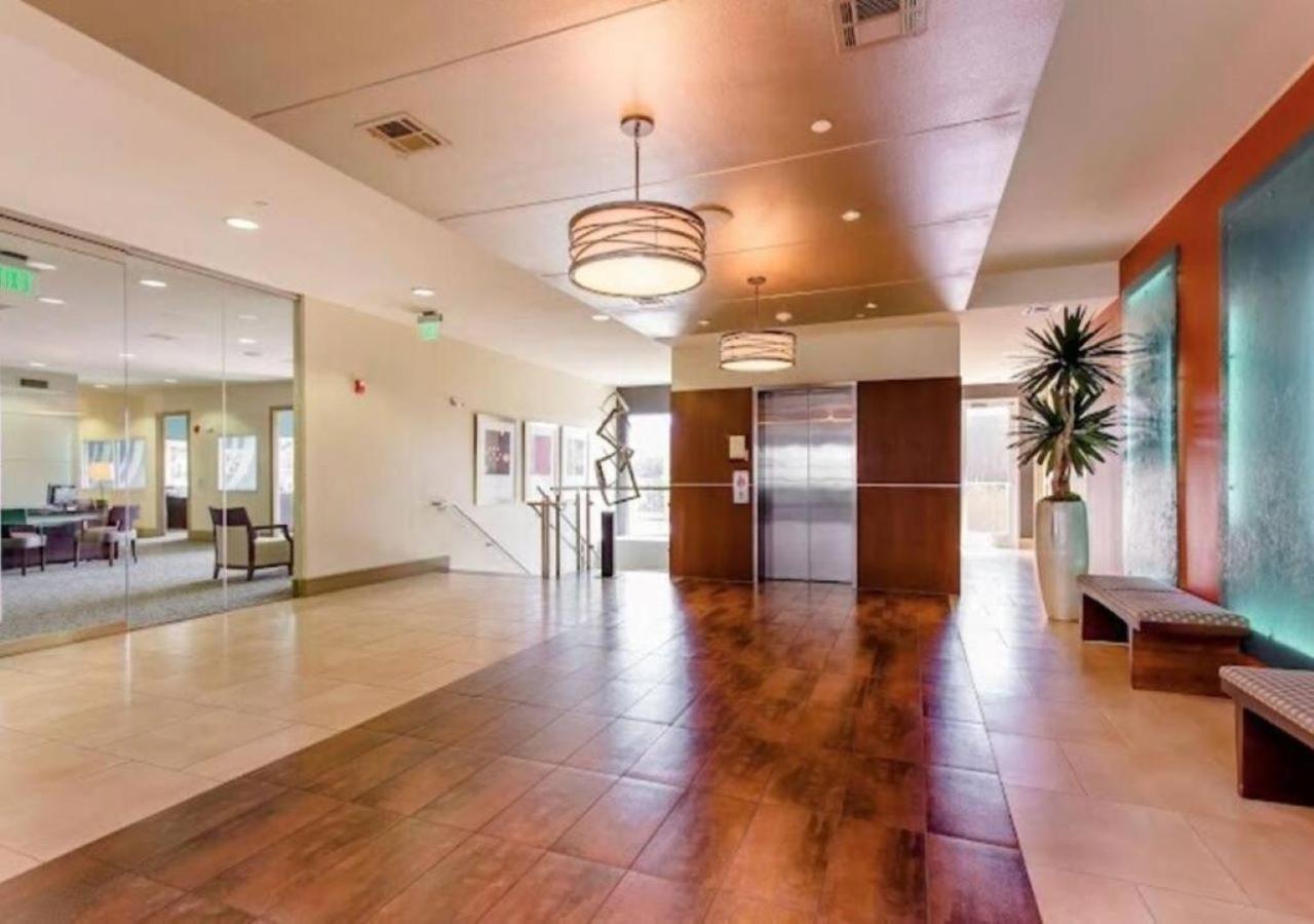 Inviting 2br - Gym, Pool, Biz Center & Free Parking! Walk 2 Nrg Stadium! Near Med Ctr, Galleria, & Rice Village * Houston