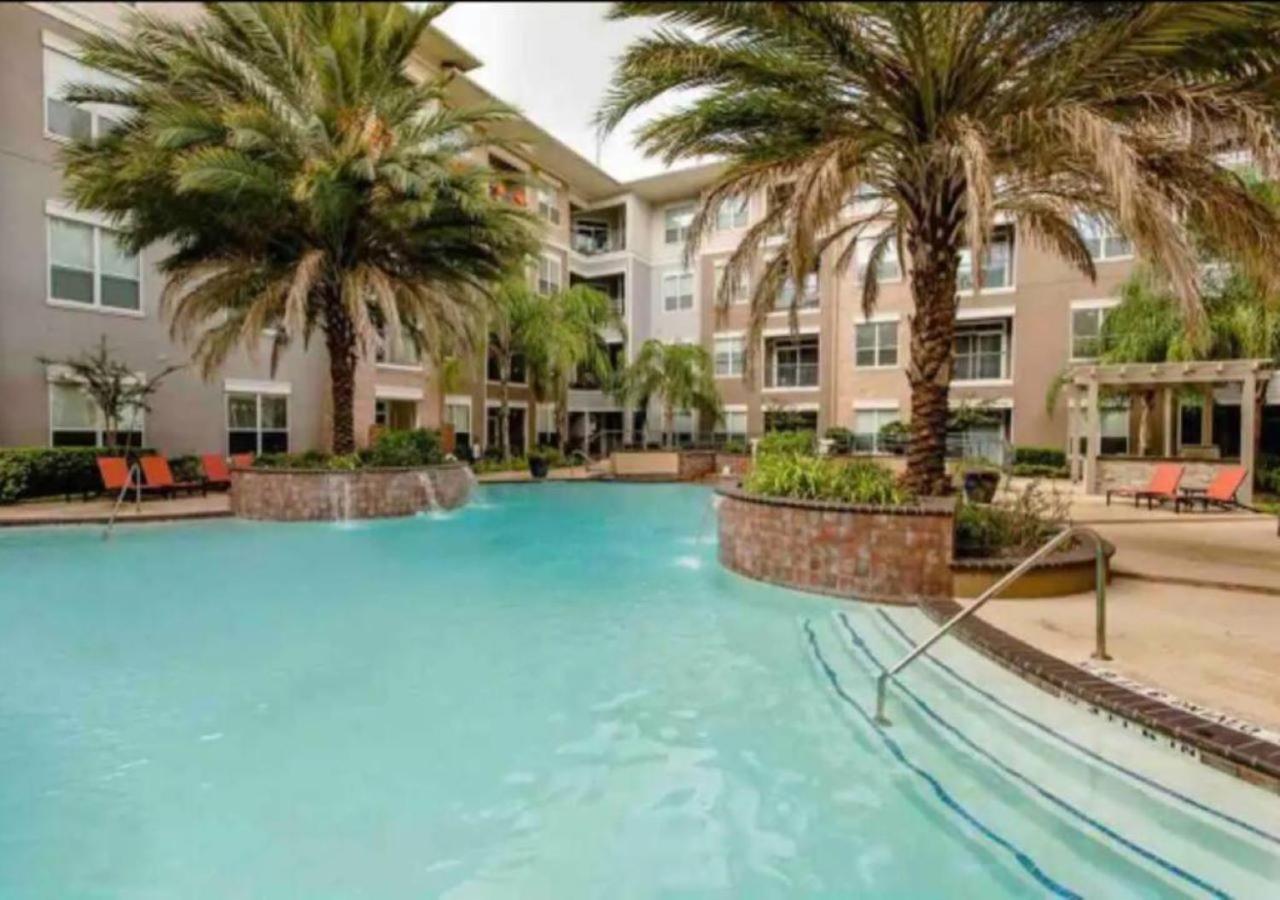 Apartment Inviting 2br - Gym, Pool, Biz Center & Free Parking! Walk 2 Nrg Stadium! Near Med Ctr, Galleria, & Rice Village