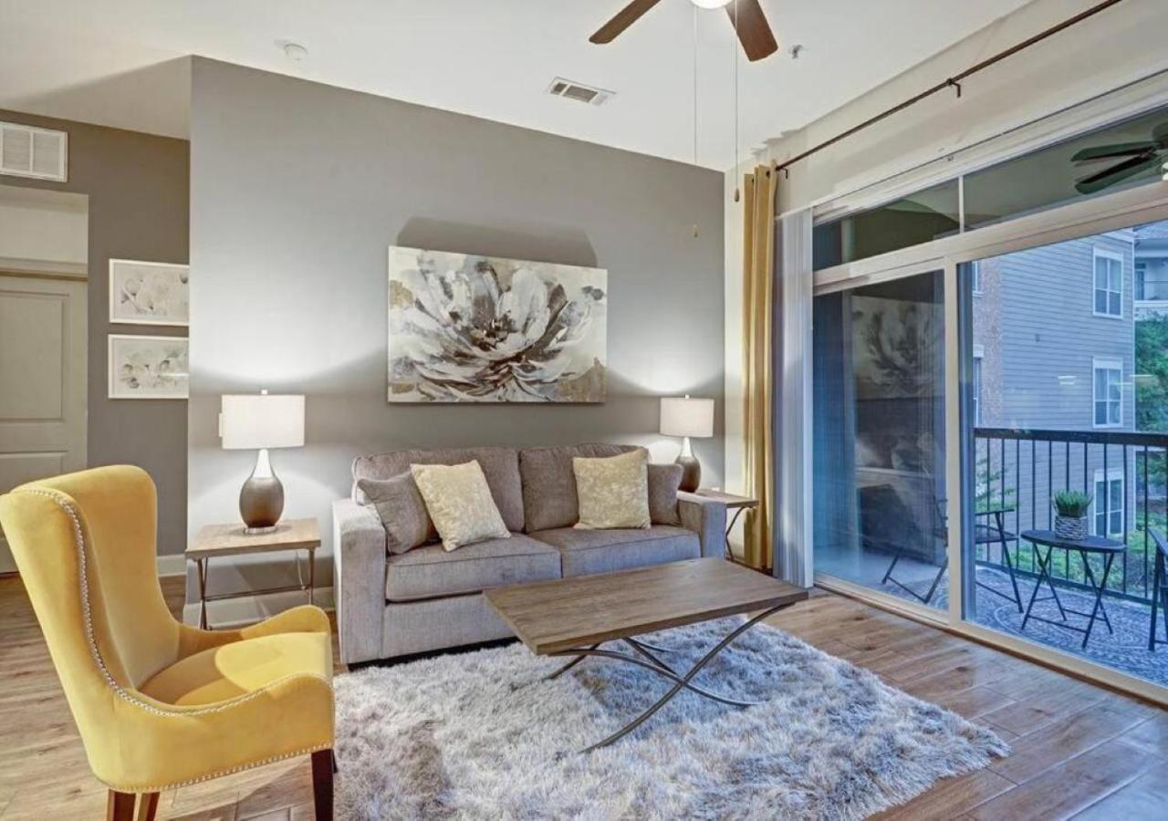 Inviting 2br - Gym, Pool, Biz Center & Free Parking! Walk 2 Nrg Stadium! Near Med Ctr, Galleria, & Rice Village * Houston