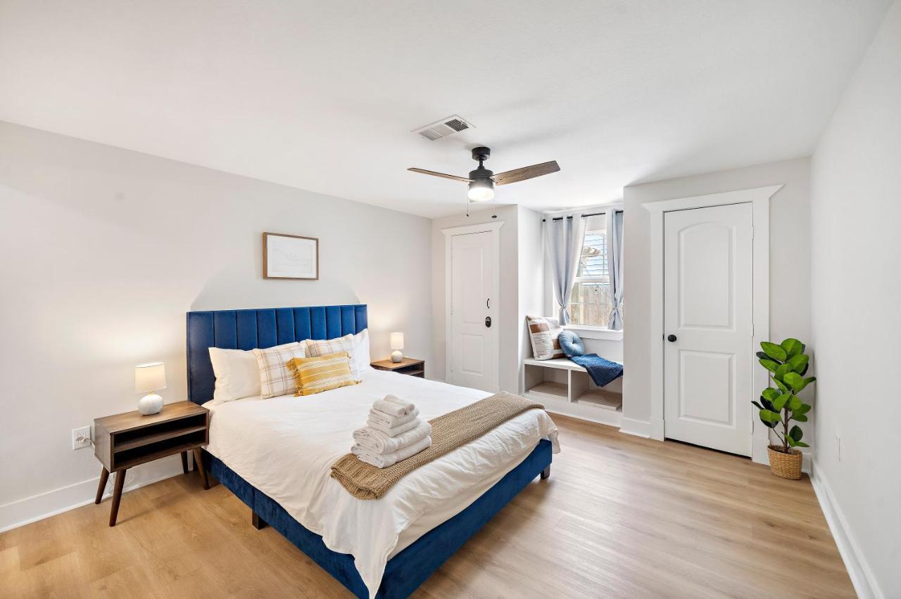 Blue In Heights! Walkable To Popular Bars *