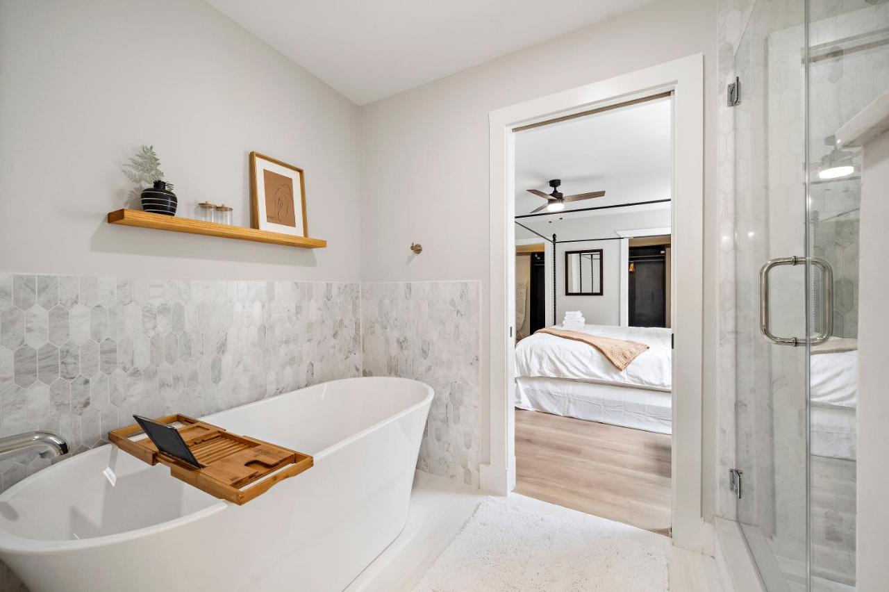 Blue In Heights! Walkable To Popular Bars Holiday home *