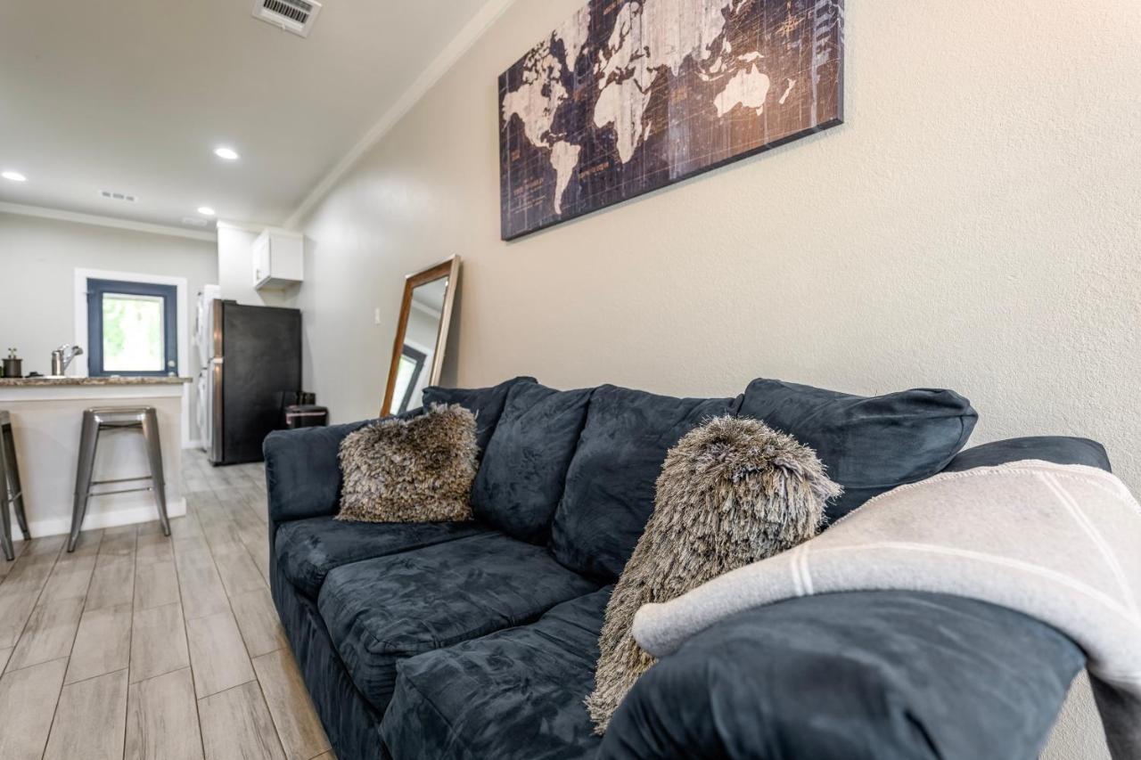 Your Central Urban Contemporary Oasis Houston