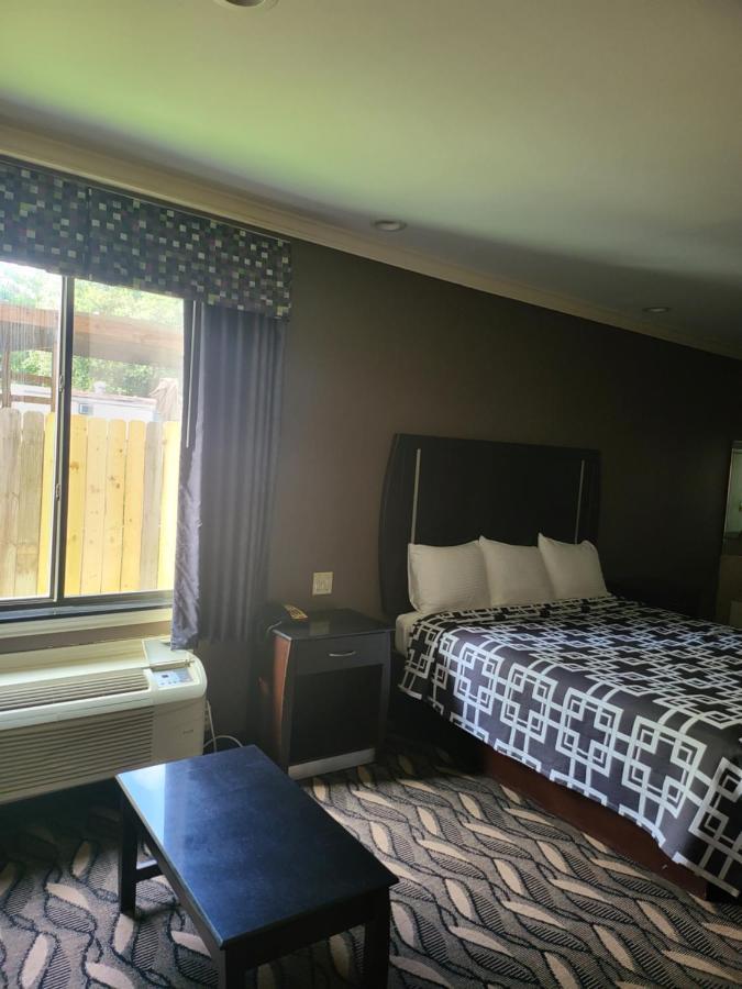 Palace Sam Race Park West Road Hotel 2*