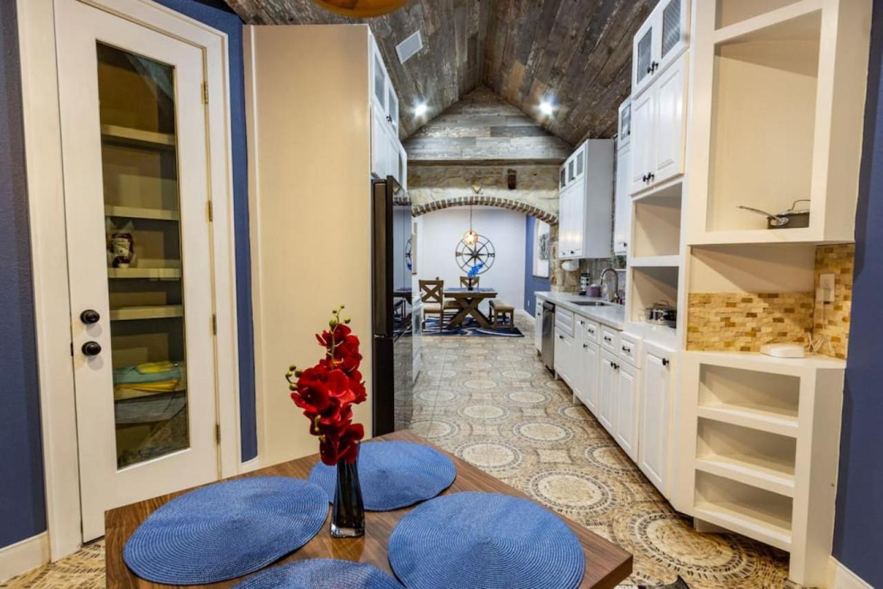 Luxury Spanish Style Getaway * Houston
