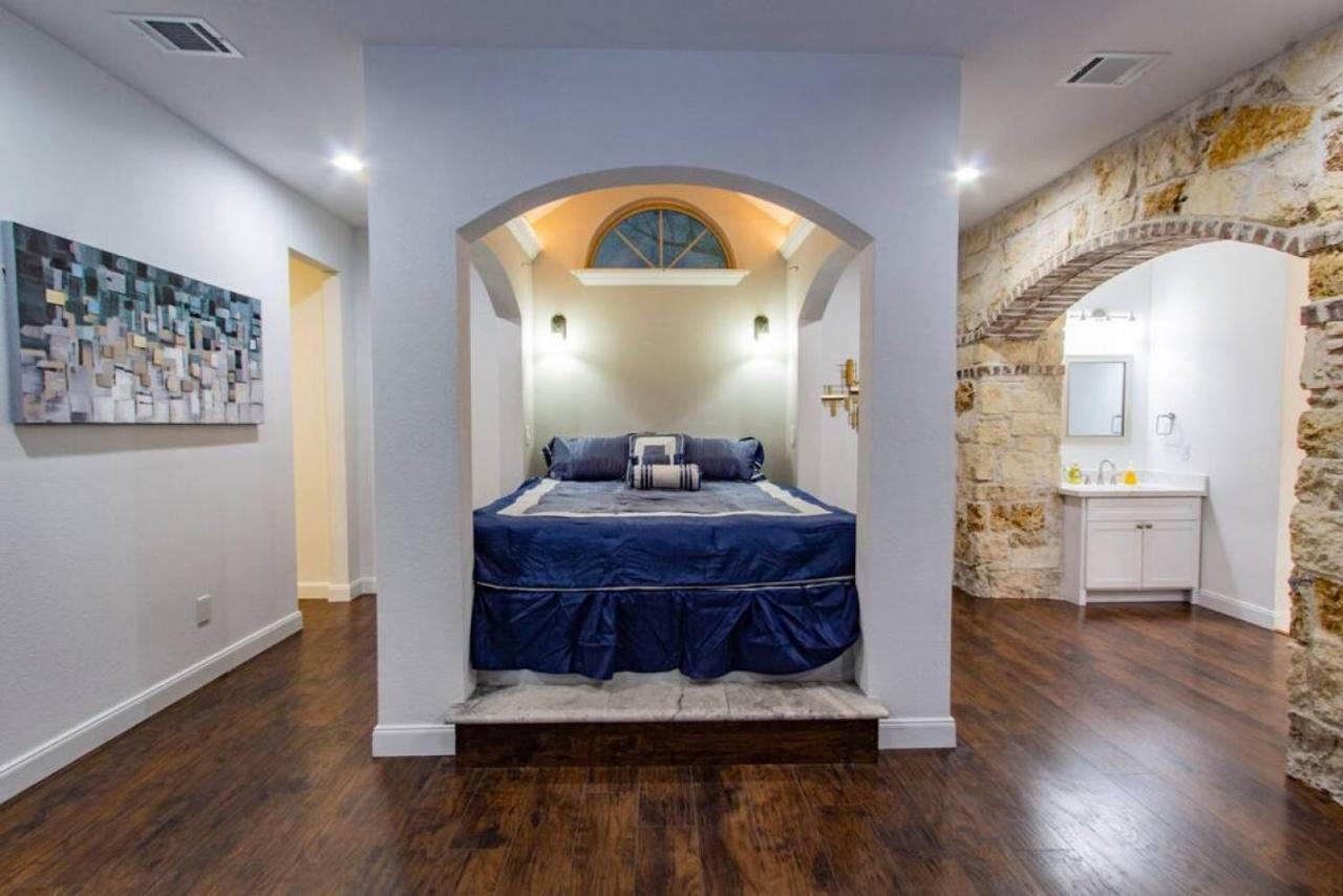 Luxury Spanish Style Getaway * Houston
