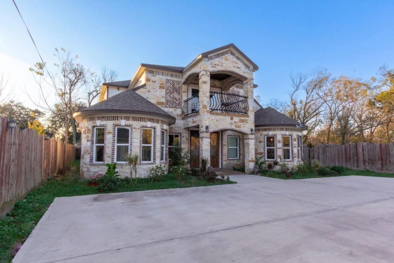 Luxury Spanish Style Getaway Houston