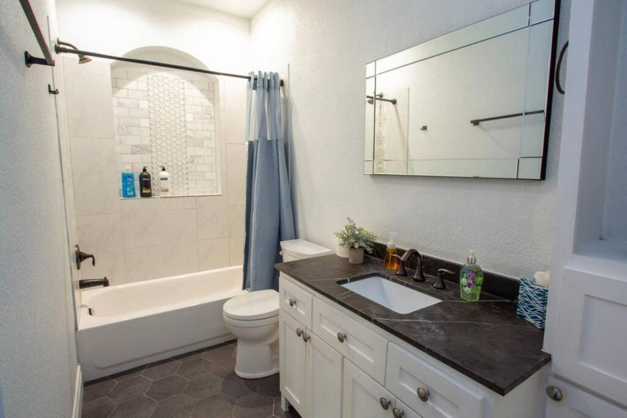 Luxury Spanish Style Getaway * Houston