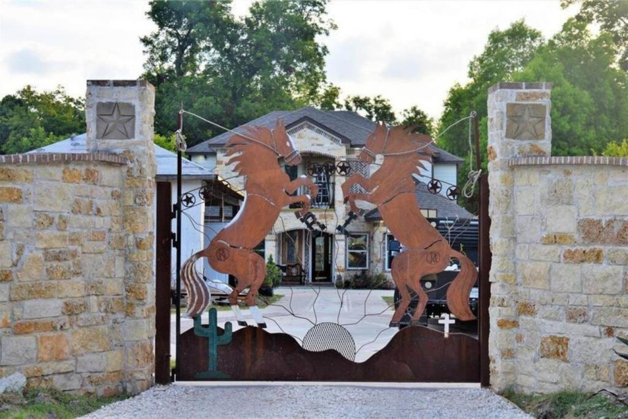 Luxury Spanish Style Getaway * Houston