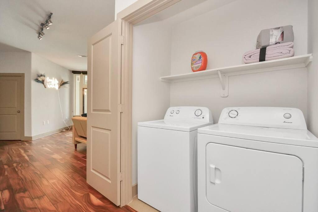 Downtown Musical Getaway Apartment