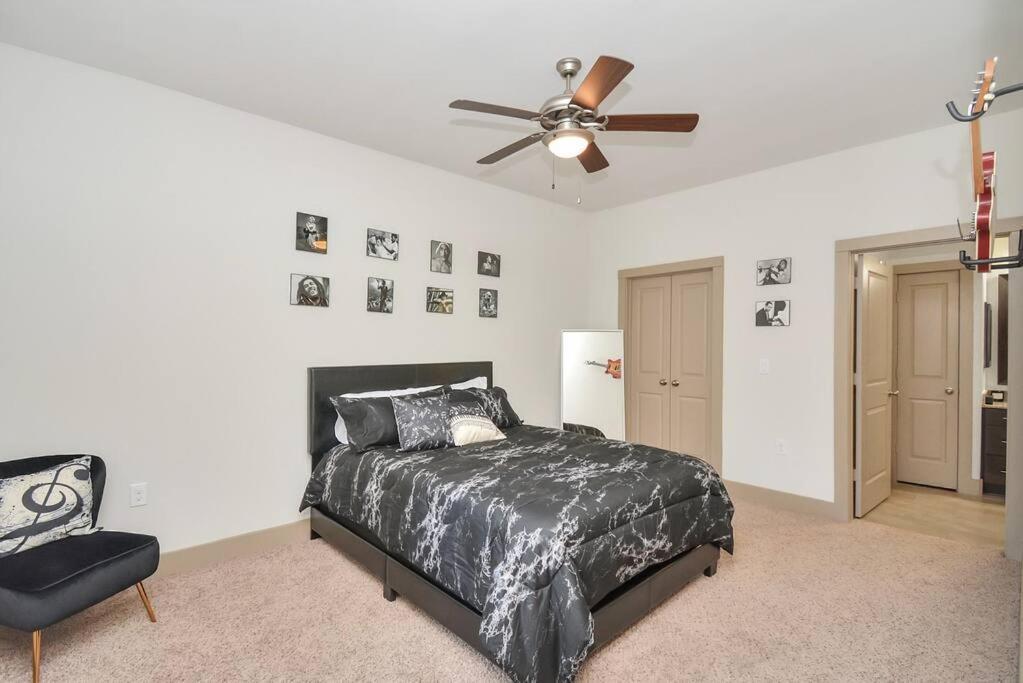 Apartment Downtown Musical Getaway