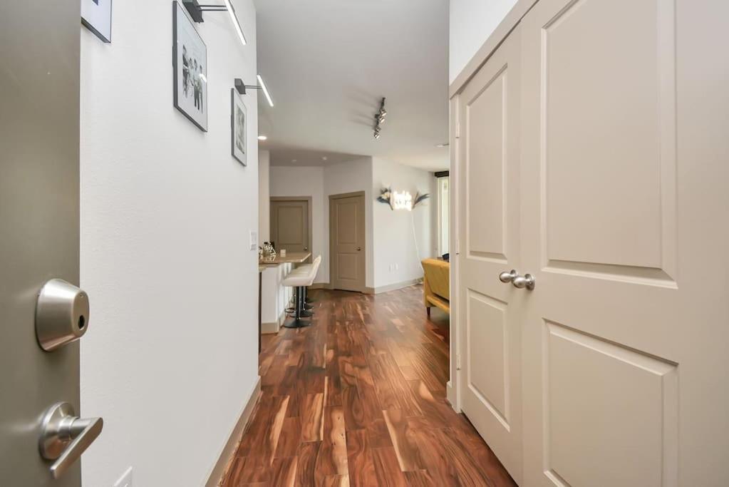 Apartment Downtown Musical Getaway *